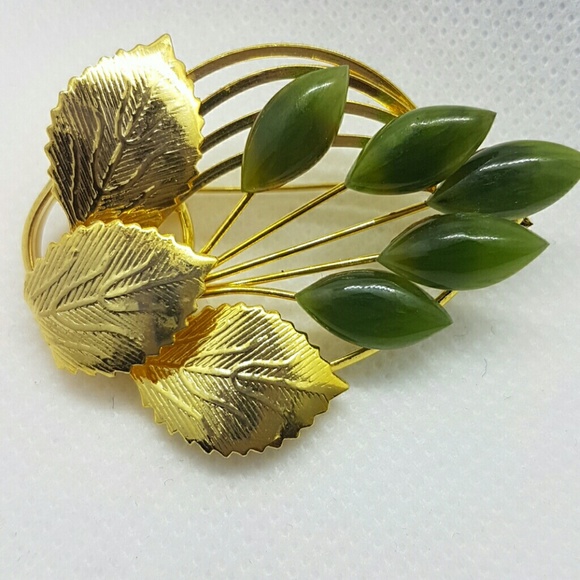 Vintage brooch leaves and flowers - Picture 1 of 3